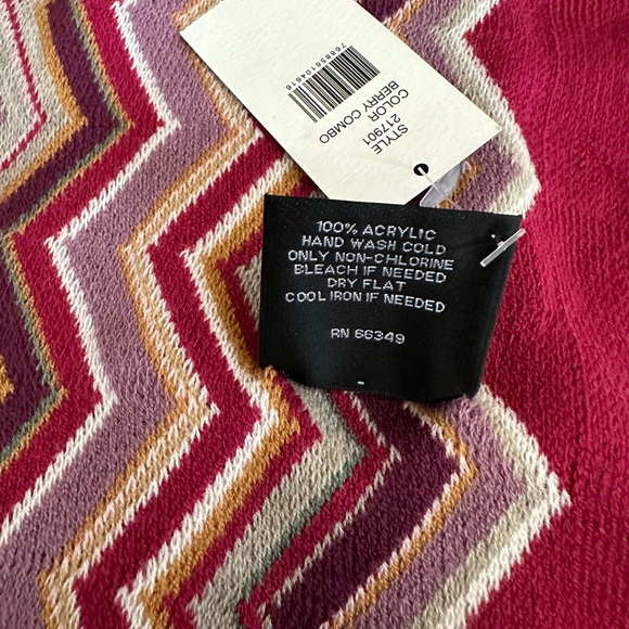 NWT Vintage Lord & Taylor patterned scarf - Picture 3 of 5